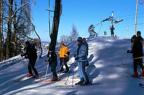 Krzyżowa Góra w Lidzbarku Warminskim, narciarze